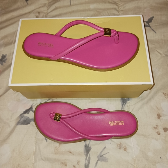 Michael Kors Annie Thong Sandals - Picture 13 of 14